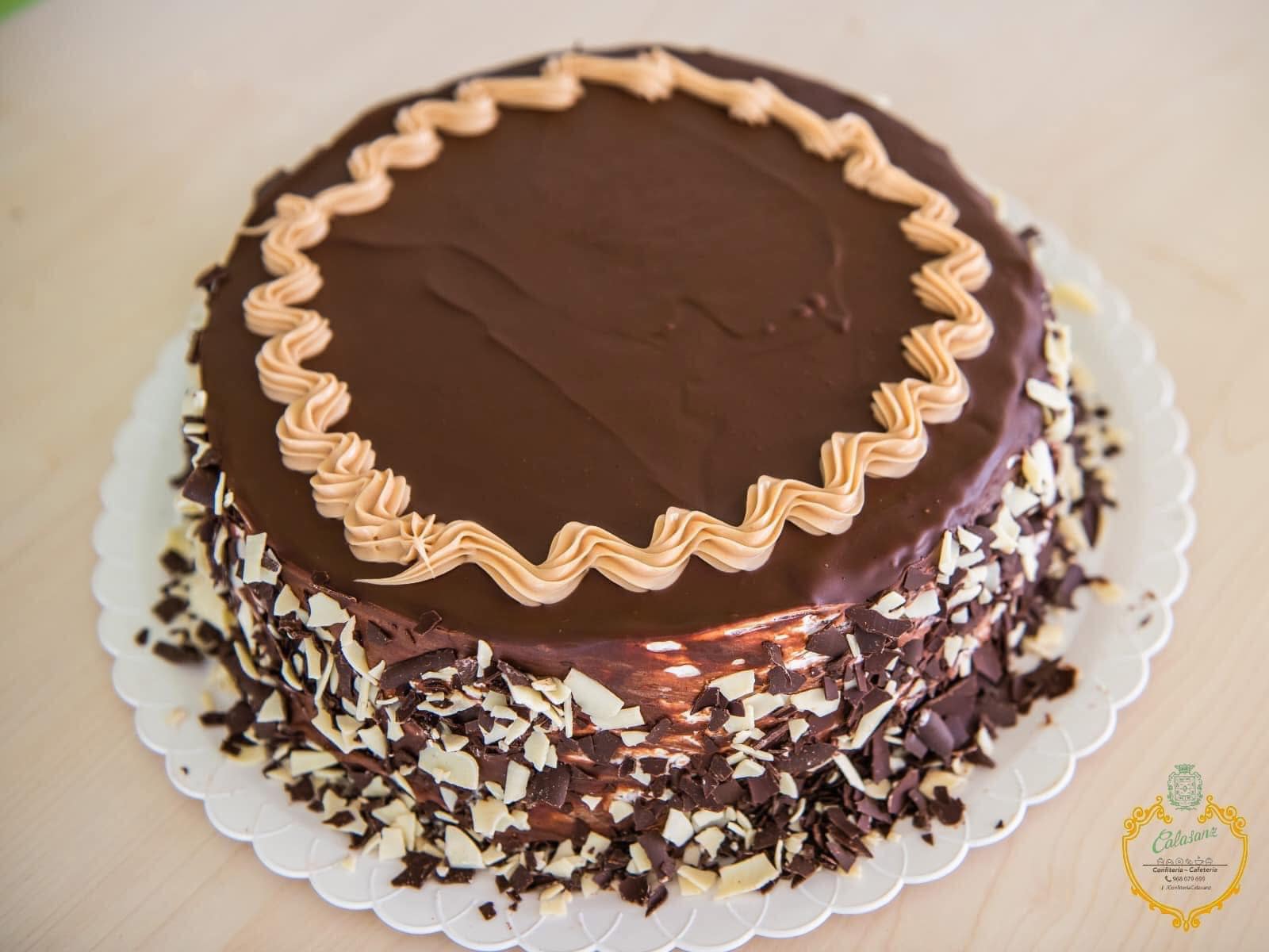 Tarta de chocolate con virutas